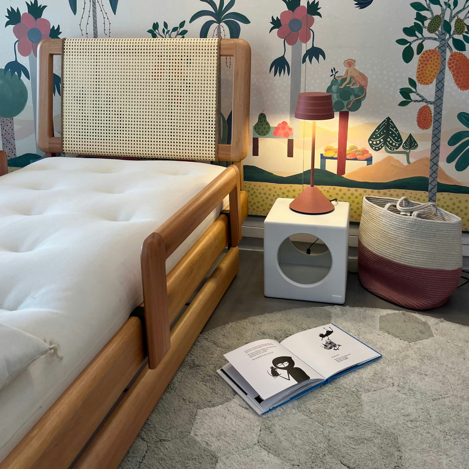Cama Bossa Nova com palhinha e bicama.jpg